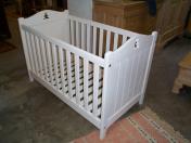 Lit bébé en pin, à barreaux, possible berceau