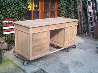 Bureau sur mesure, en chêne, 6 tiroirs, 1 porte