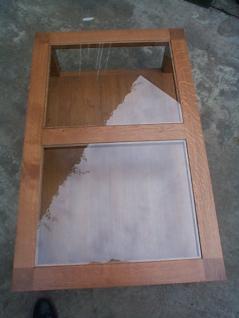 Table basse moderne sur mesure, vitrée, 1 planche en dessous