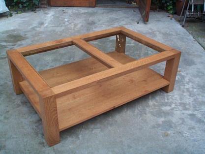 Table basse moderne sur mesure, vitrée, 1 planche en dessous